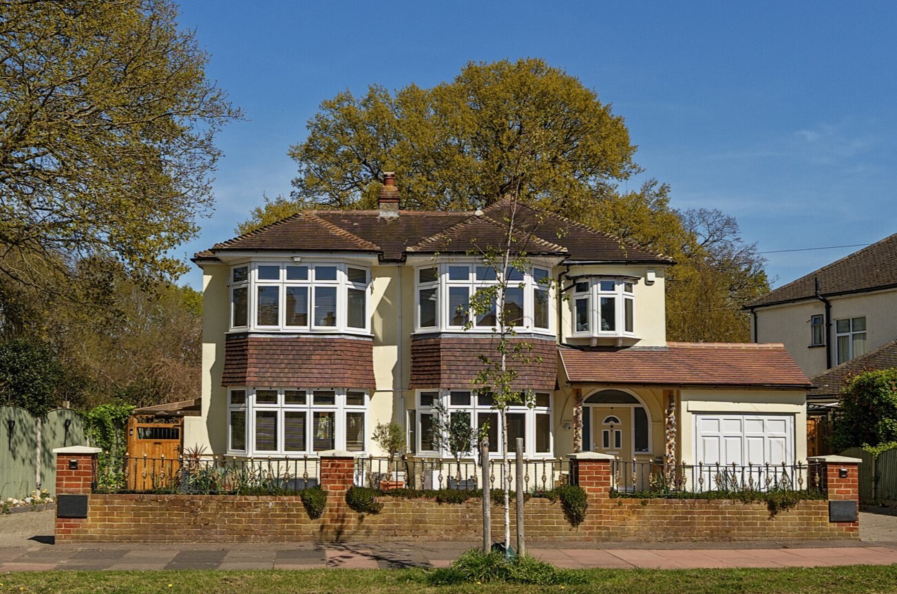 5 bedroom detached house for sale 0