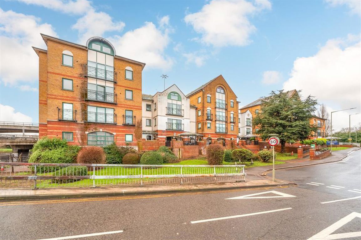 Flat 10, 1, Brent Cross Gardens, London photo 2