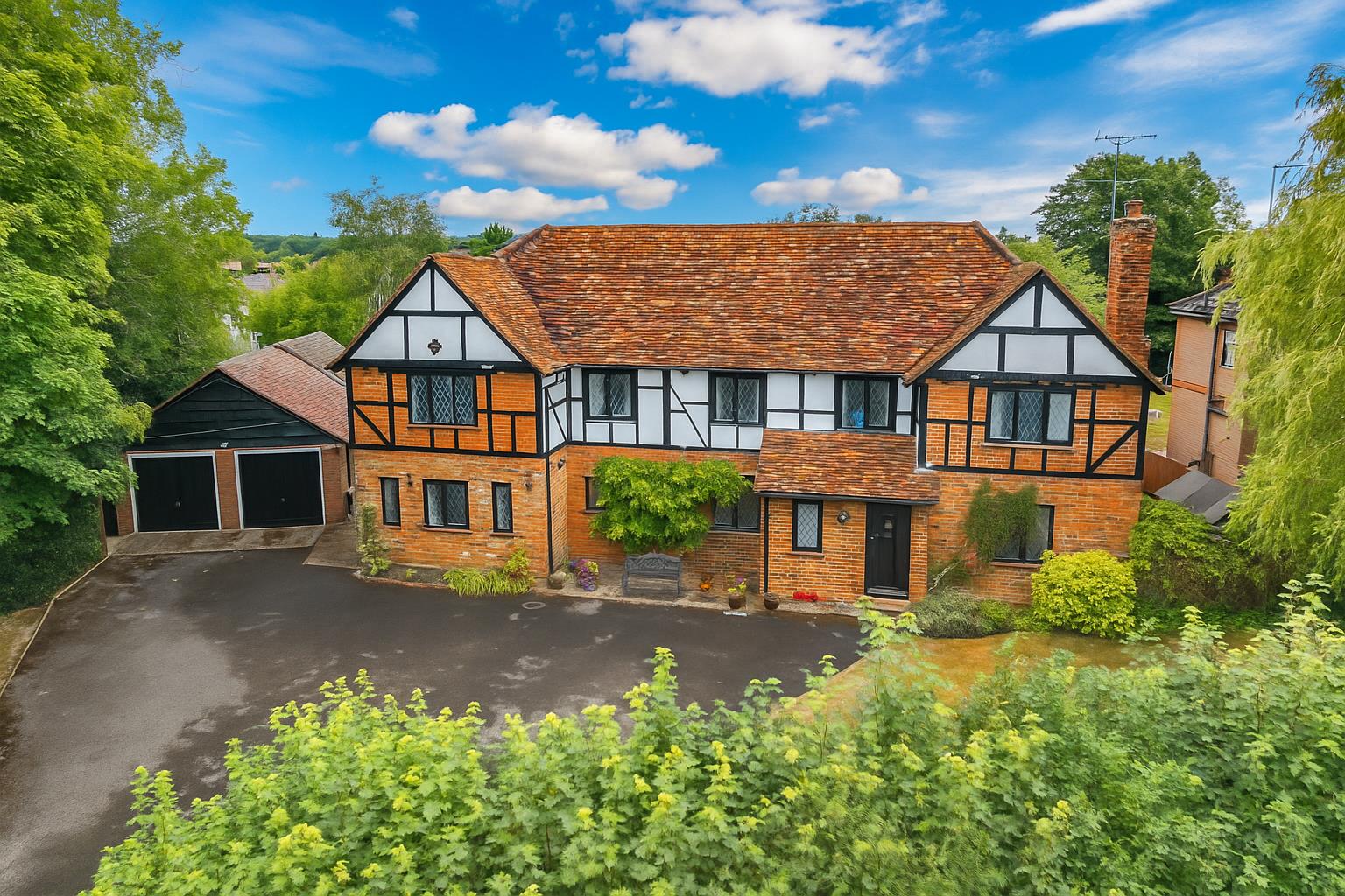 5 bedroom detached house for sale 0