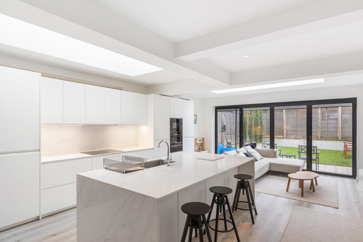 4 bedroom semi-detached house for sale 0