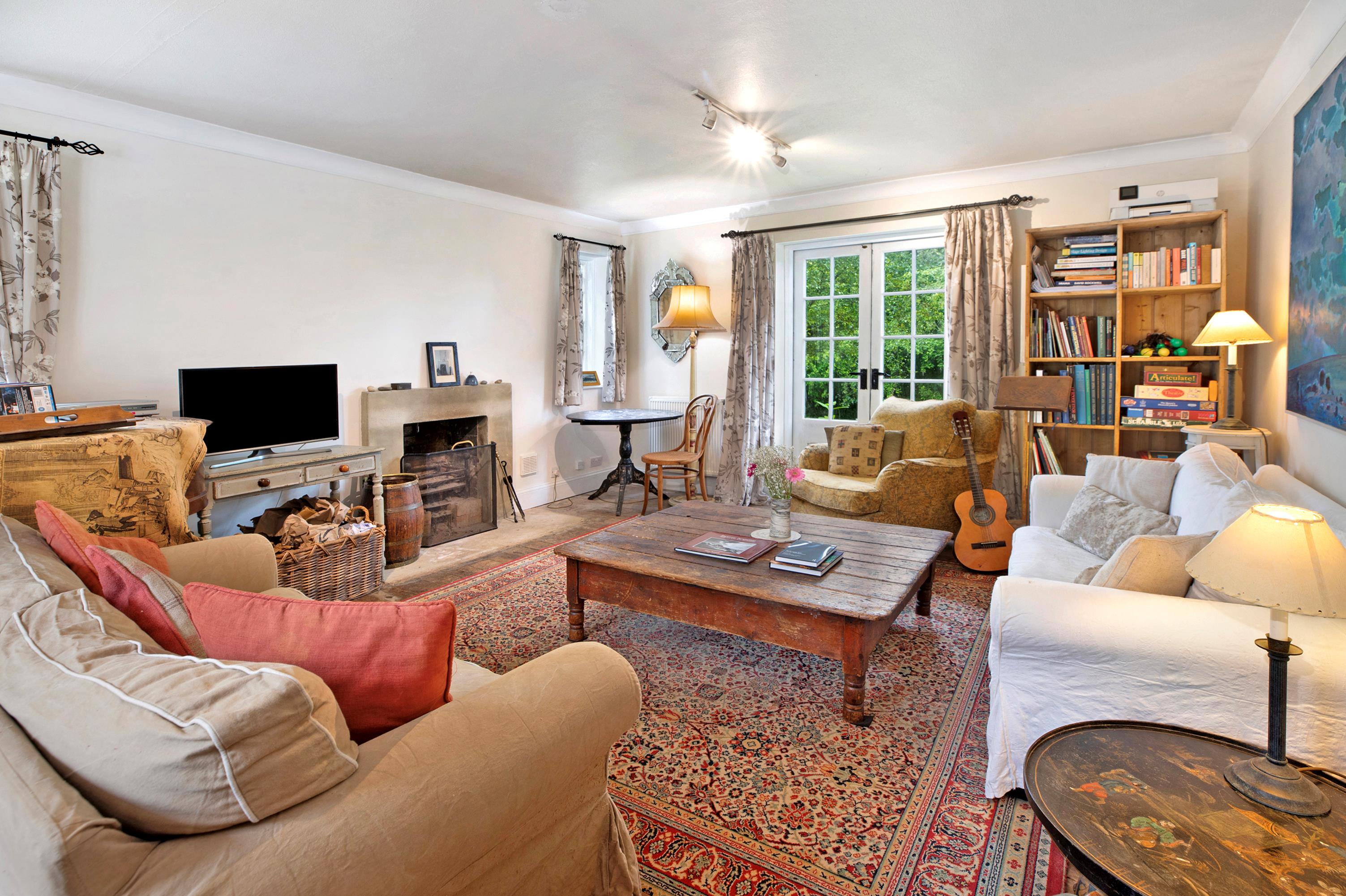 5 bedroom detached house for sale 0