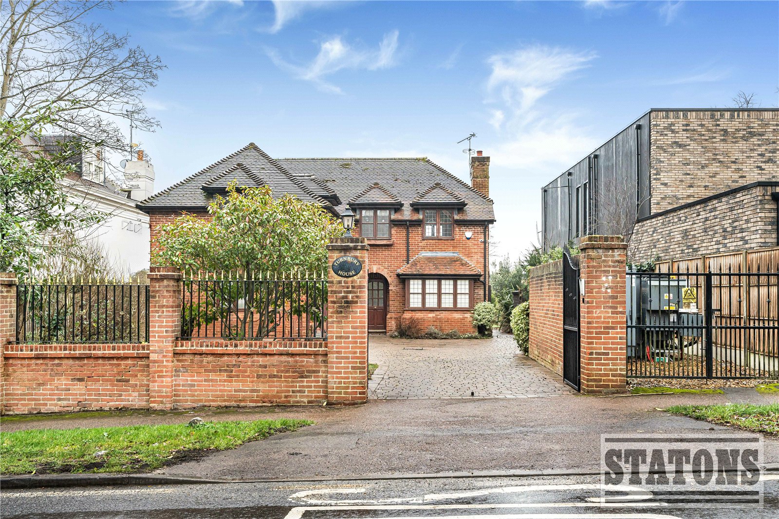 4 bedroom detached house for sale 0