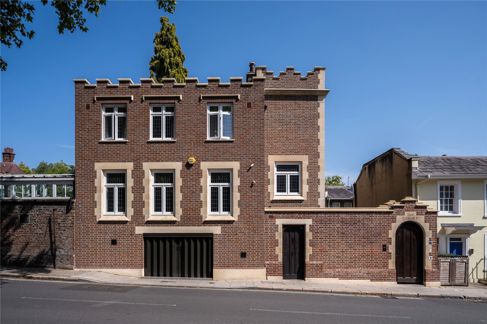 6 bedroom detached house for sale 0