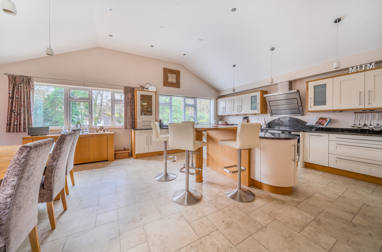 5 bedroom detached house for sale 0