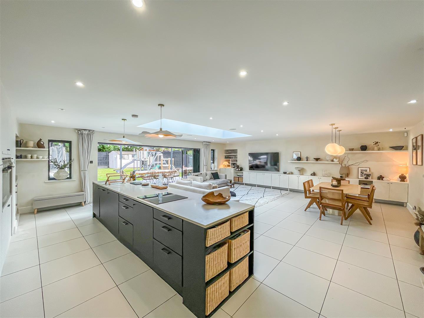 Photos of The Knoll, Rayleigh SS6 62107238 PrimeLocation