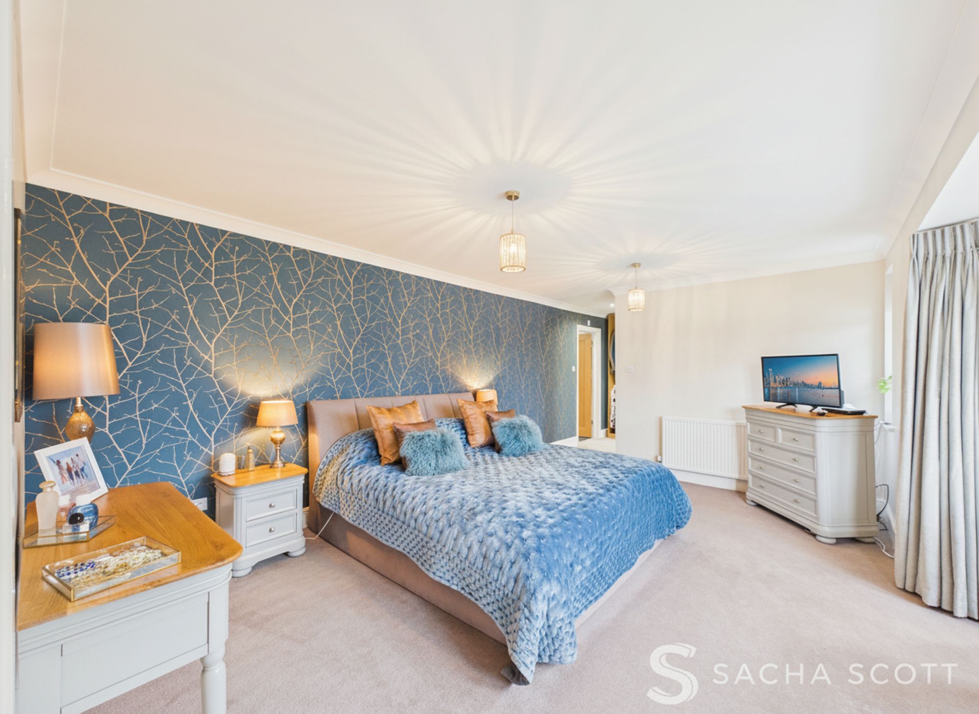 4 bedroom semi-detached house for sale 0