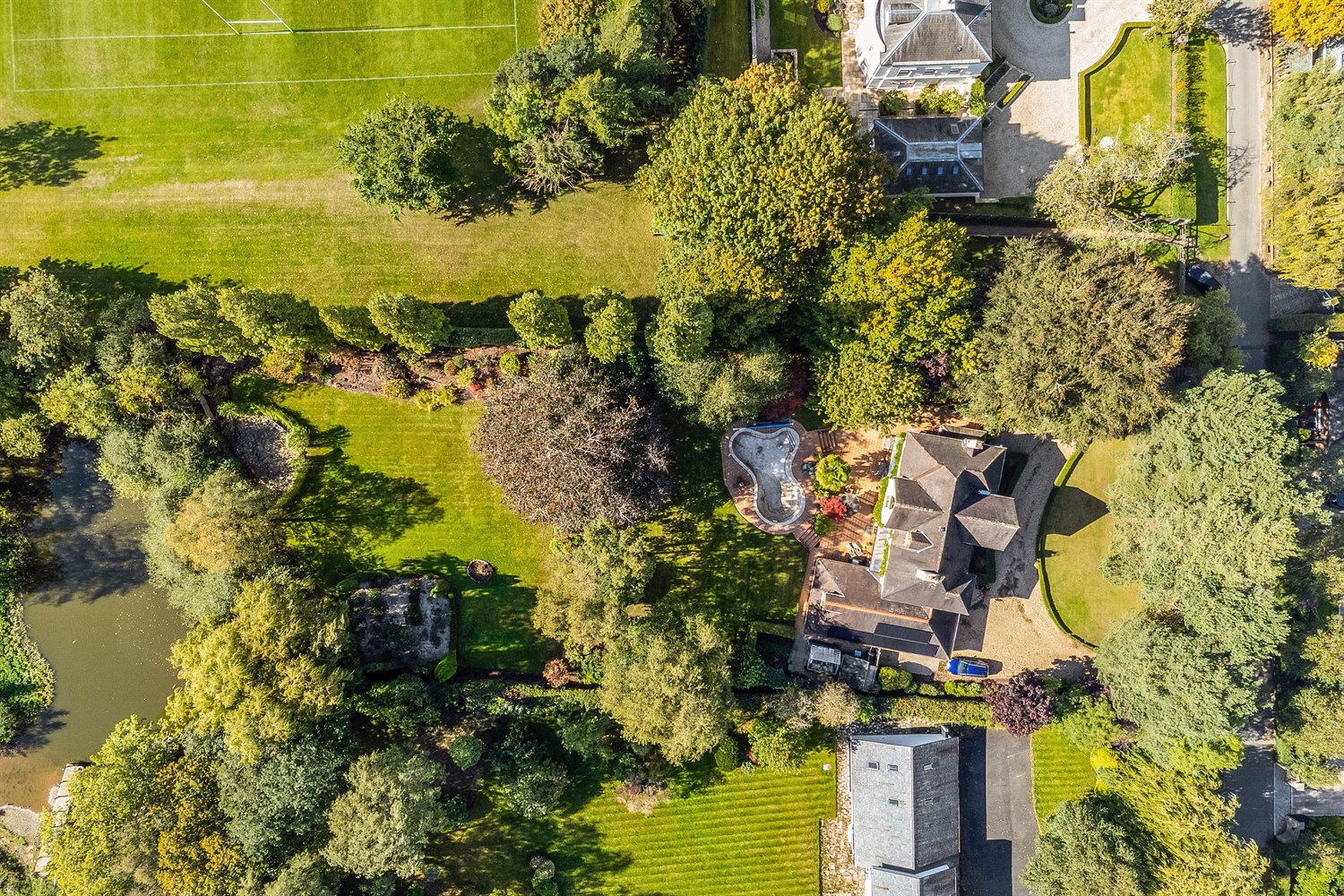 6 bedroom detached house for sale 0