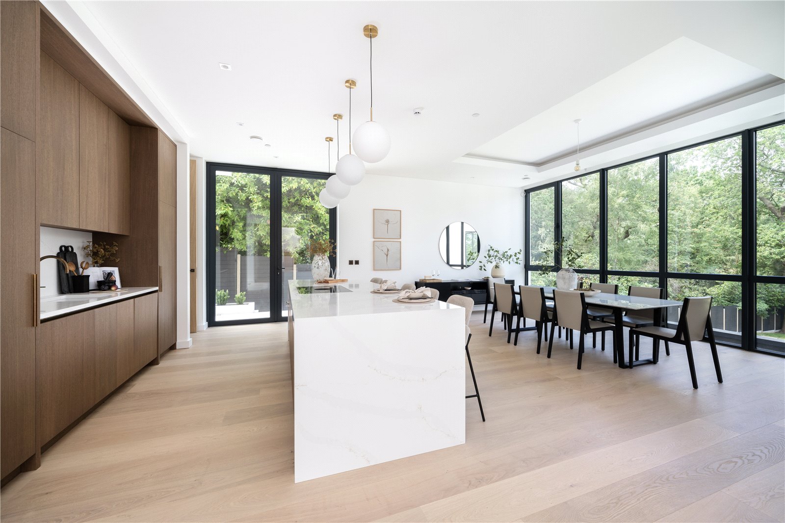 6 bedroom detached house for sale 0