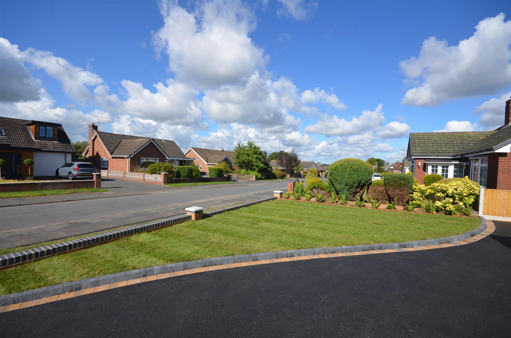 Photos of Diamond Ridge, Barlaston, StokeOnTrent ST12 62496152
