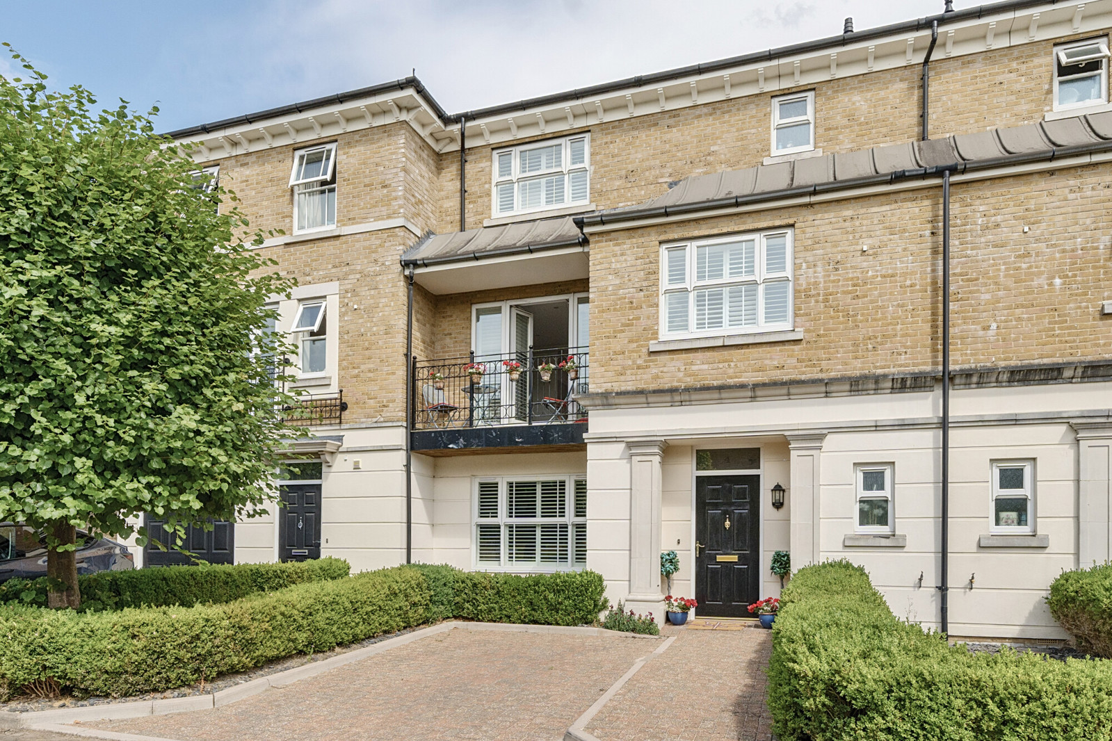 4 bedroom terraced house for sale 0