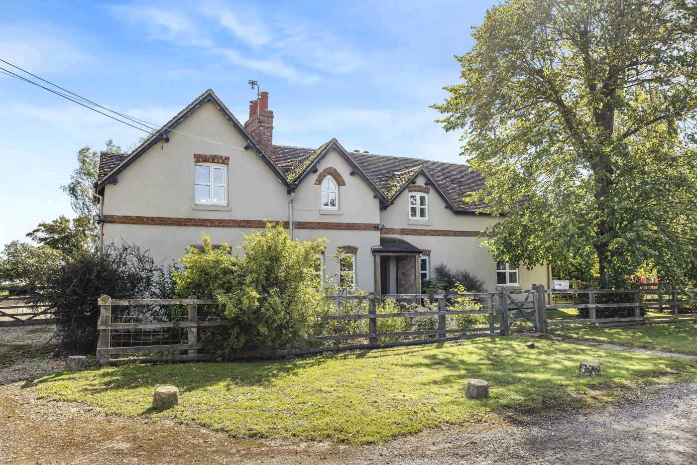 4 bedroom equestrian property for sale 0