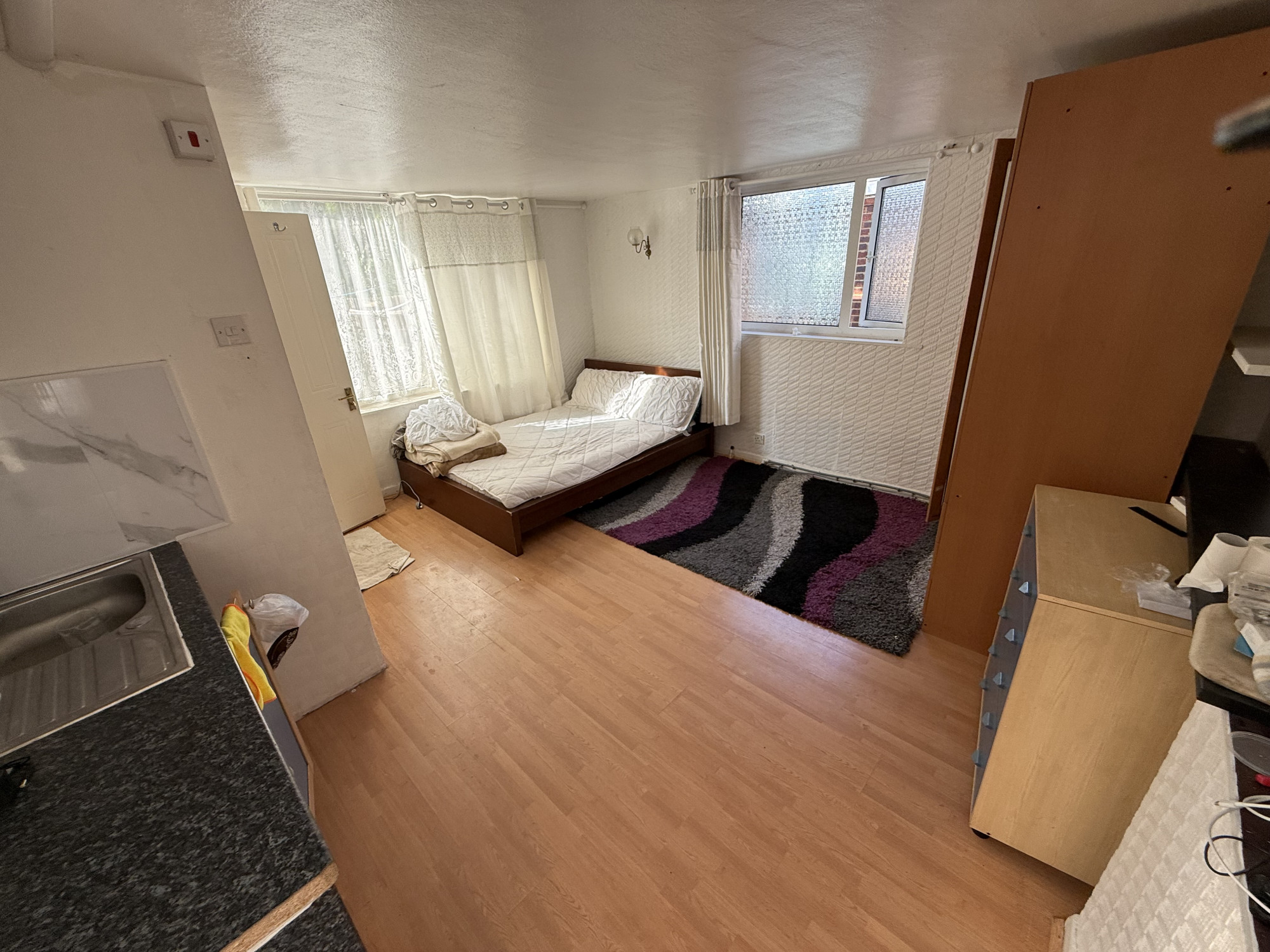 11, Dockwell Close, FELTHAM photo 5