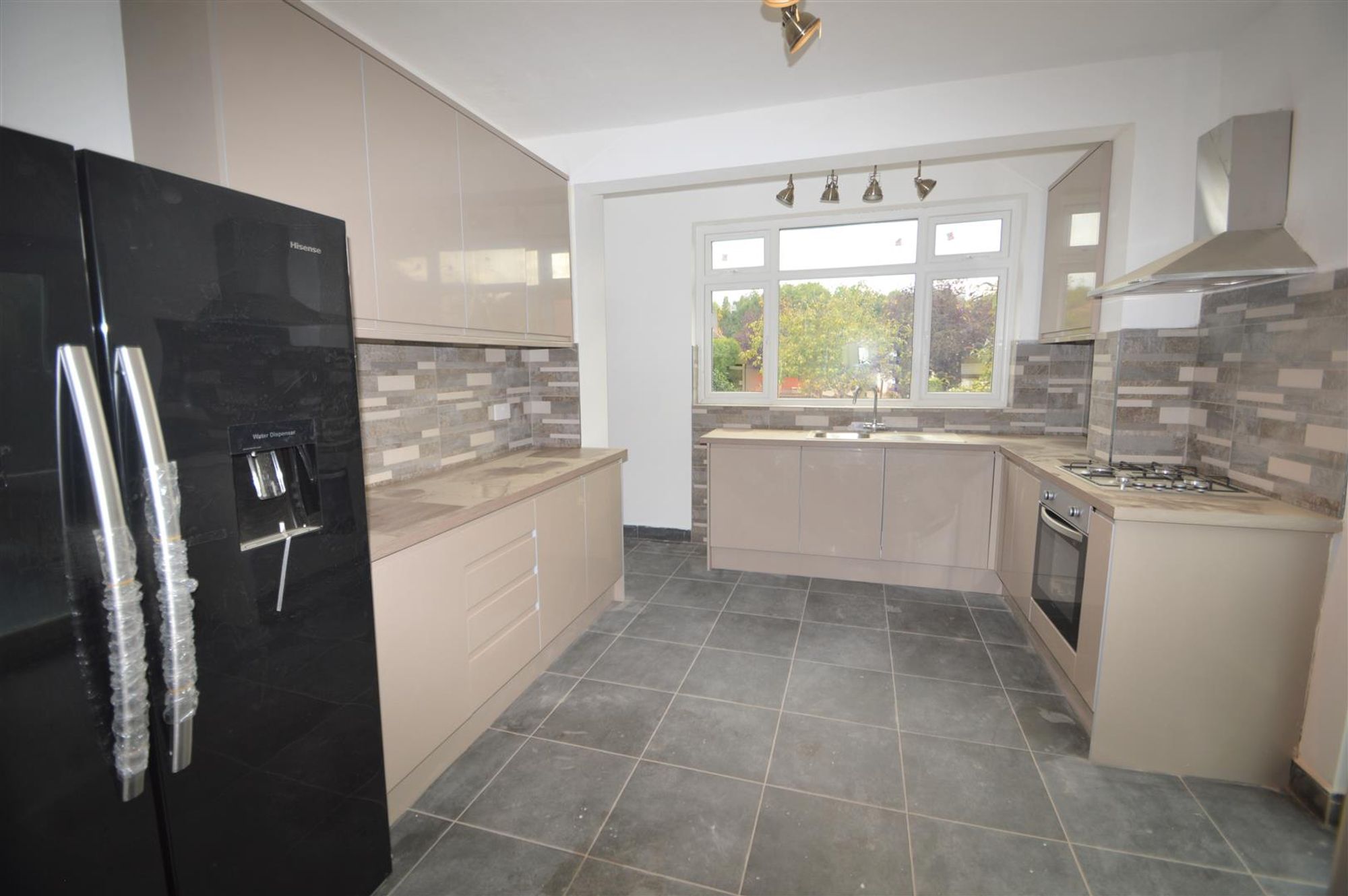 120, Cantley Gardens, London photo 4