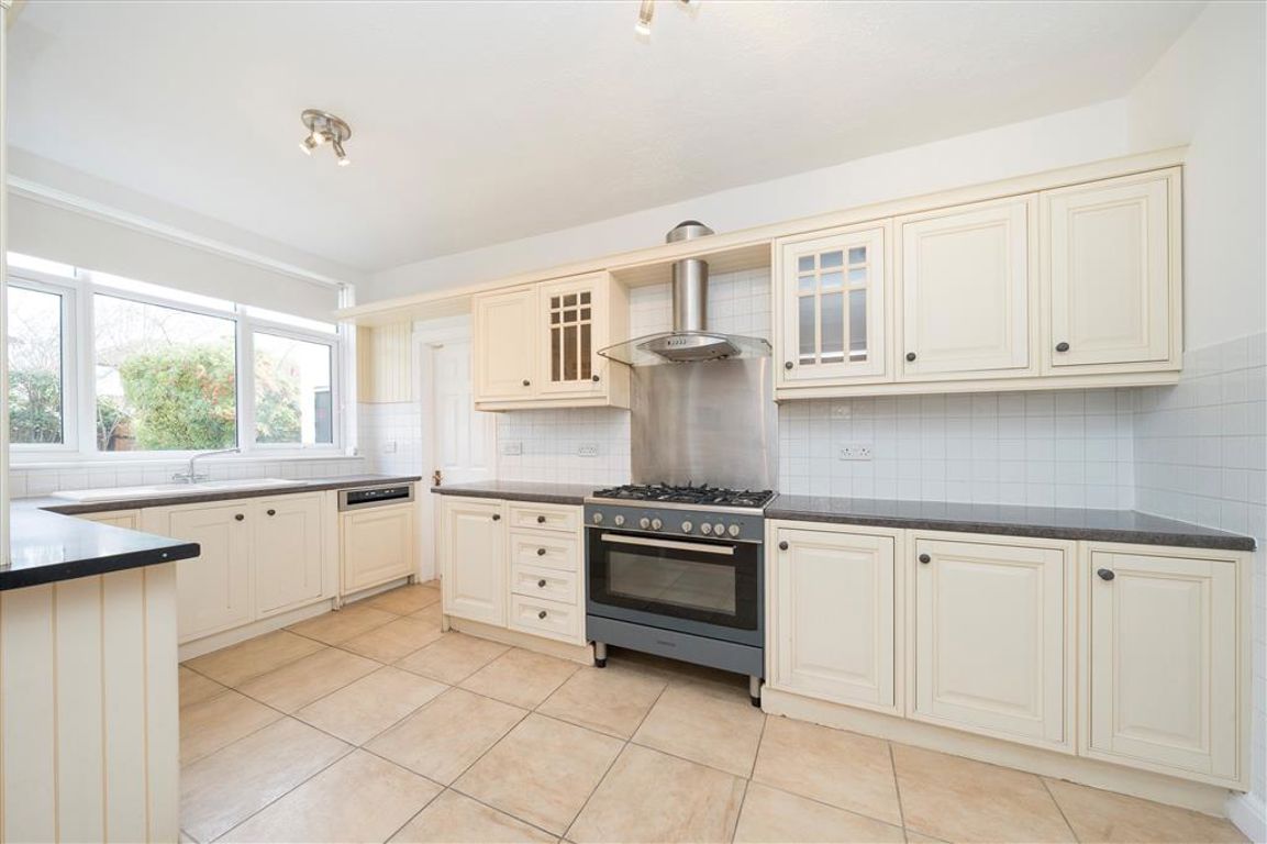 4 bedroom semi-detached house for sale 0