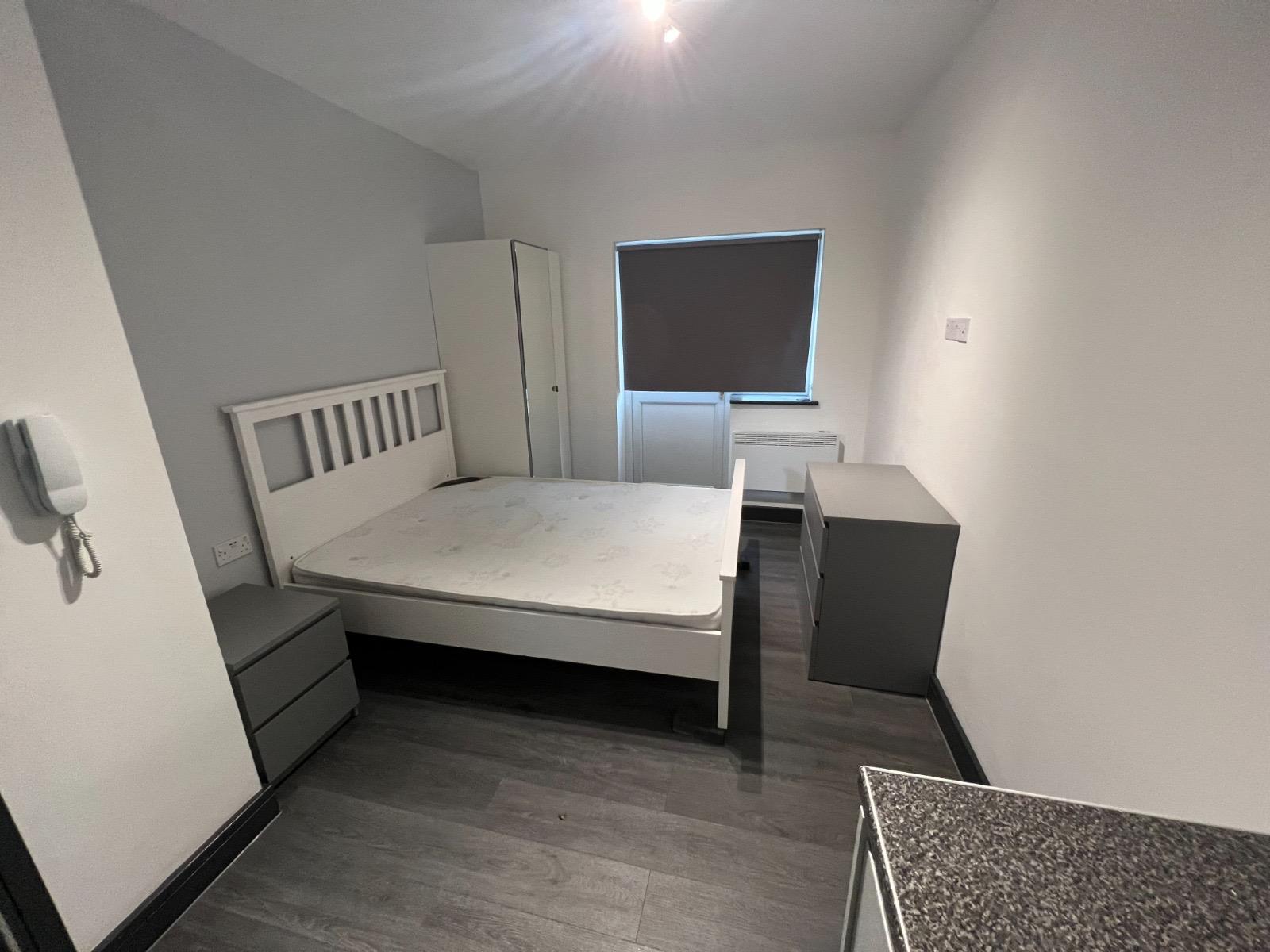Room 3, 10, Dane Road, Southall photo 3