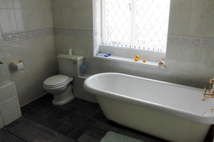 3 Bedrooms Semi-detached house for sale in Manchester Road, Hapton, Burnley, Lancashire BB11