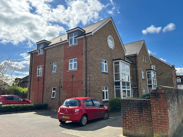 6, Owen Court, Horsham photo 2