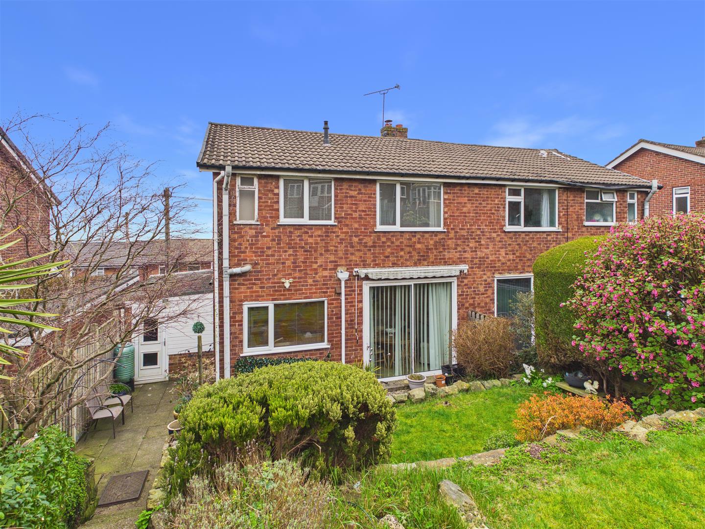 68, Hollins Spring Avenue, Dronfield photo 4
