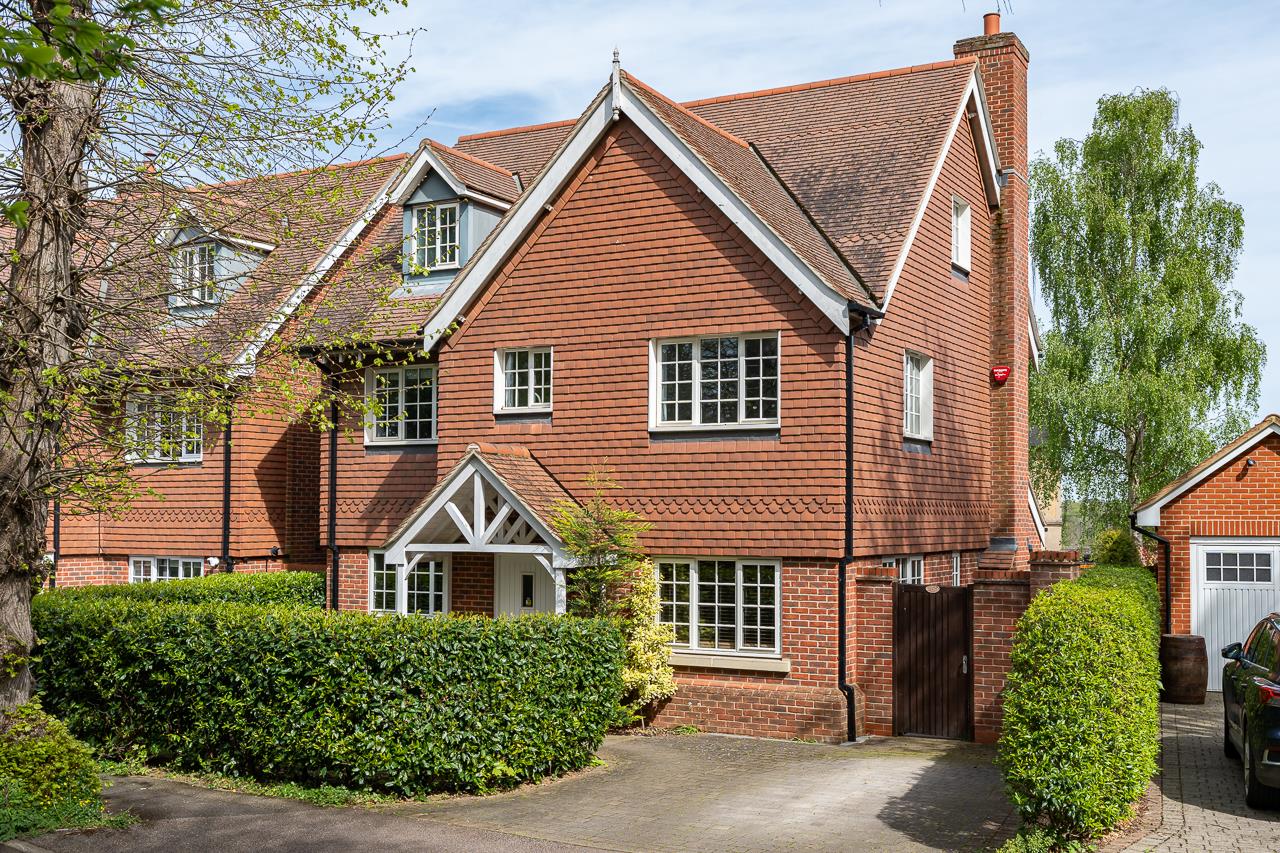 5 bedroom property for sale 0