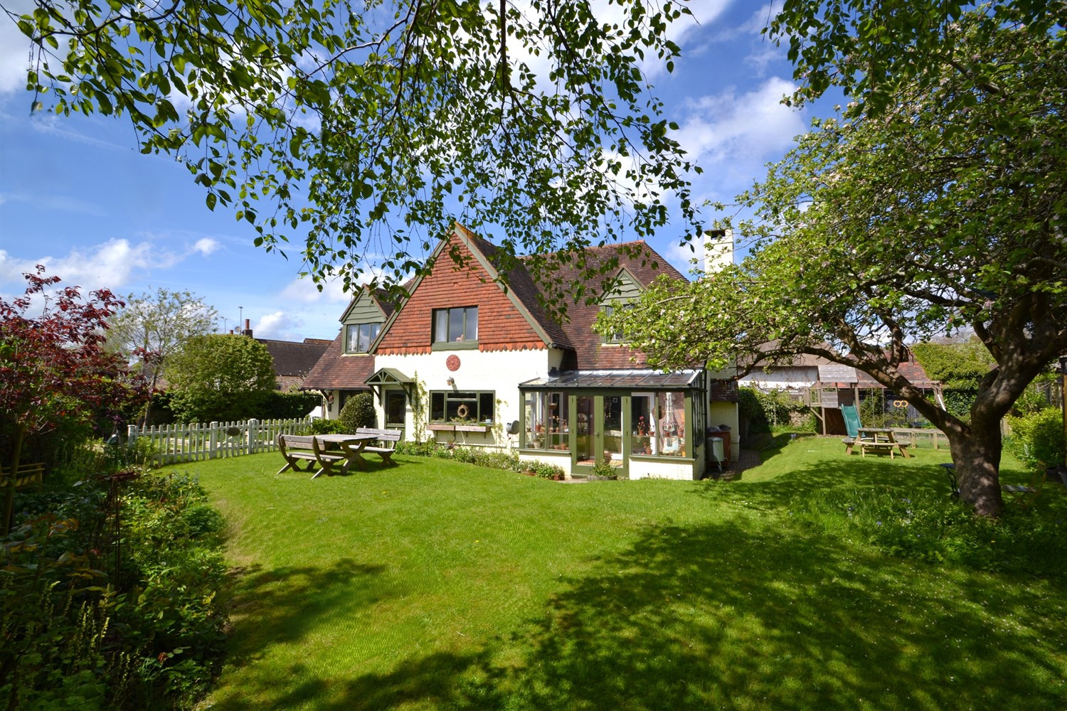 4 bedroom detached house for sale 0