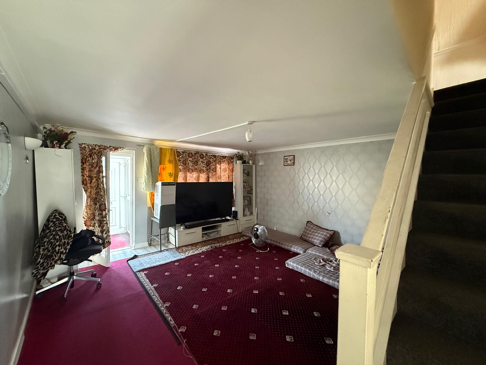 82e, dale drive photo 5