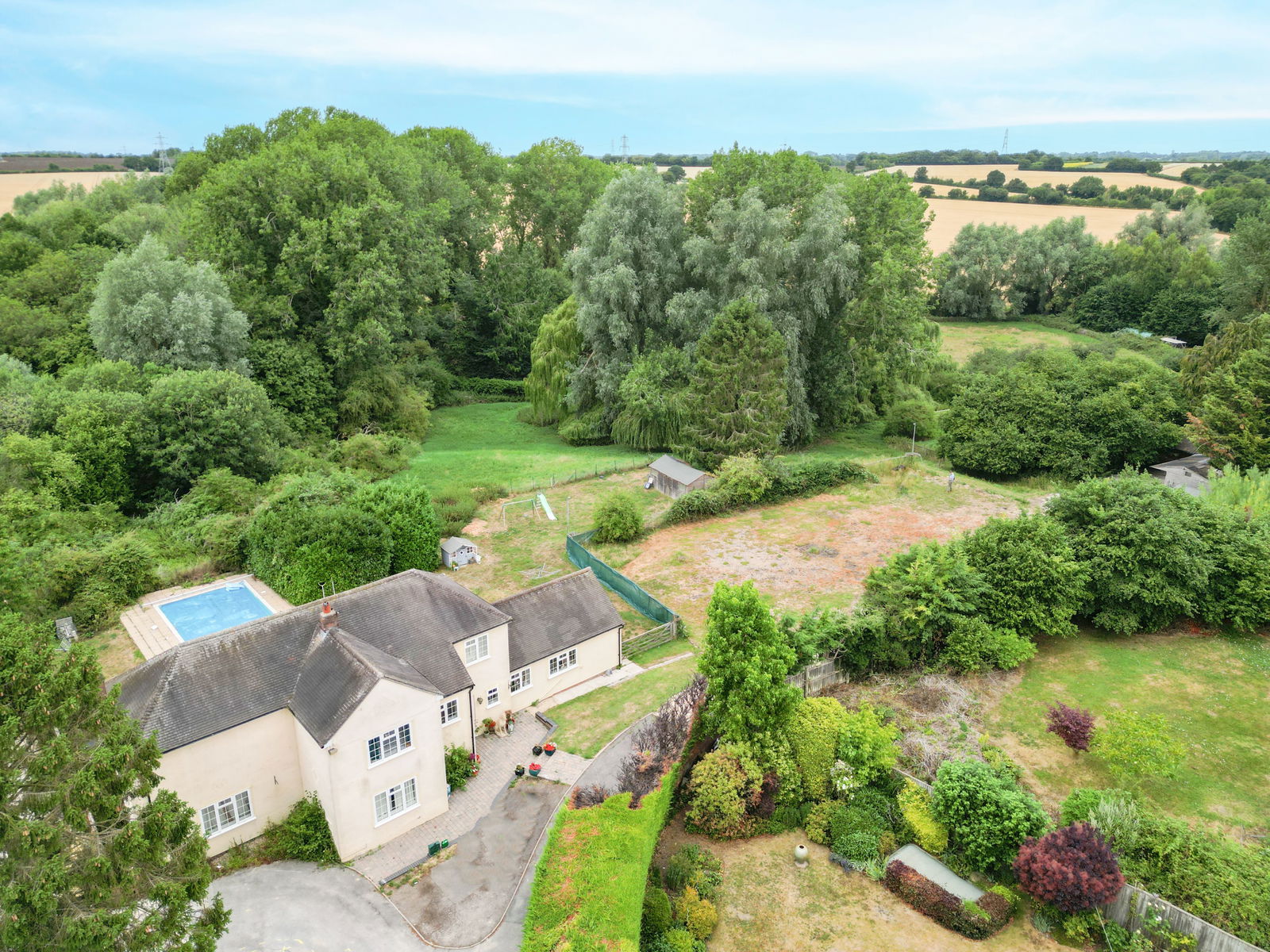 4 bedroom detached house for sale 0