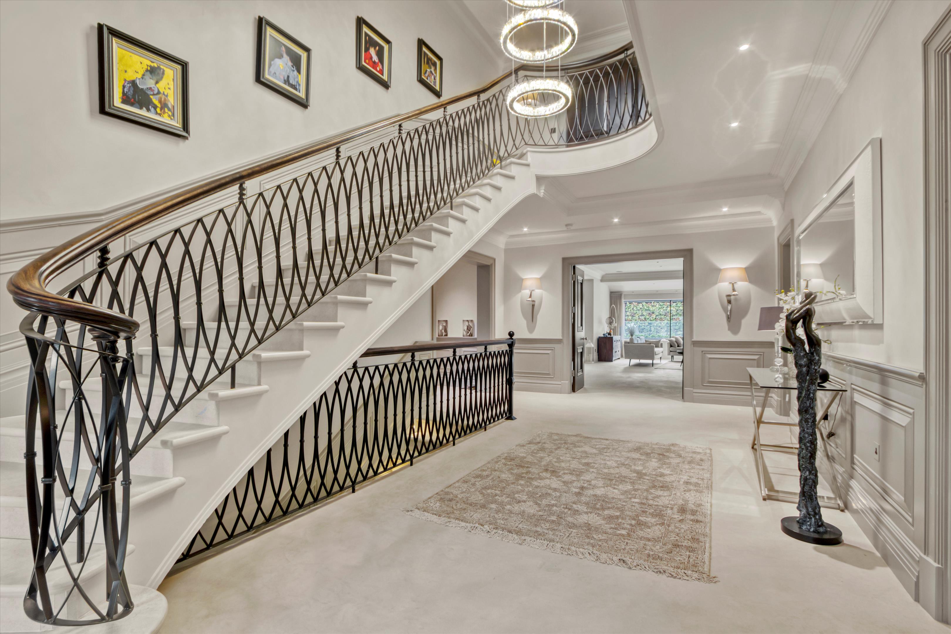 7 bedroom detached house for sale 0