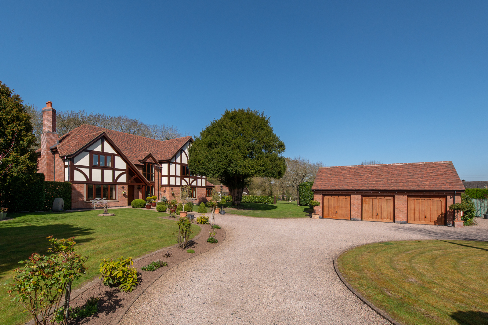 5 bedroom detached house for sale 0