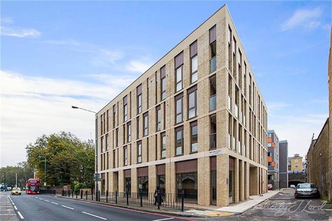 Flat 19, Earl Attlee Court, 16, Wharf Lane, London photo 2