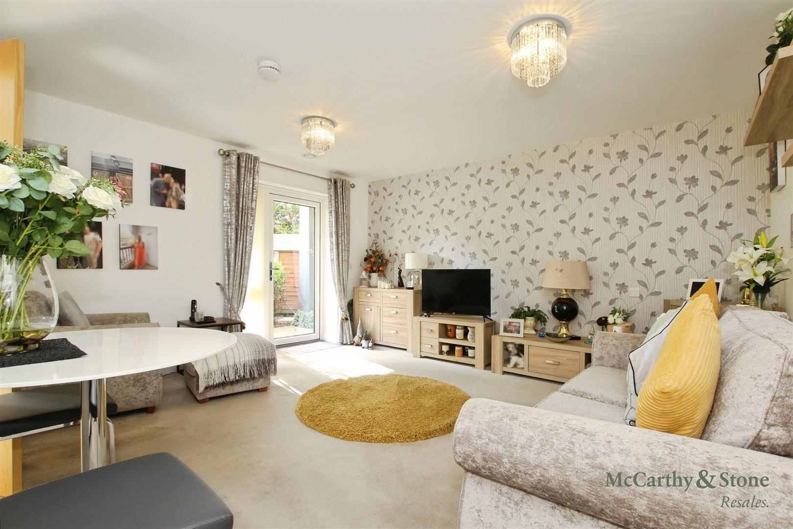 2 bed flat for sale