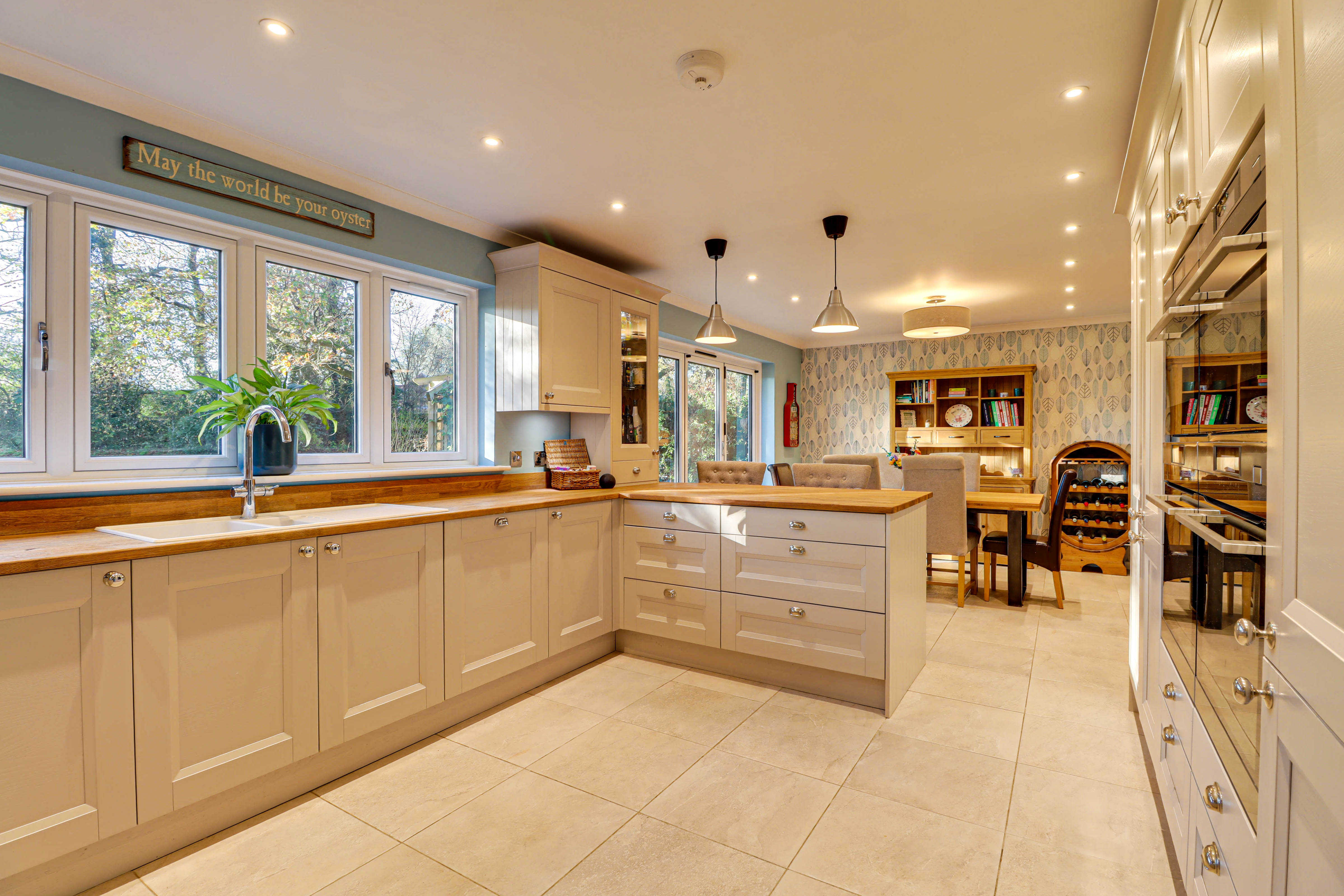 5 bedroom detached house for sale 0