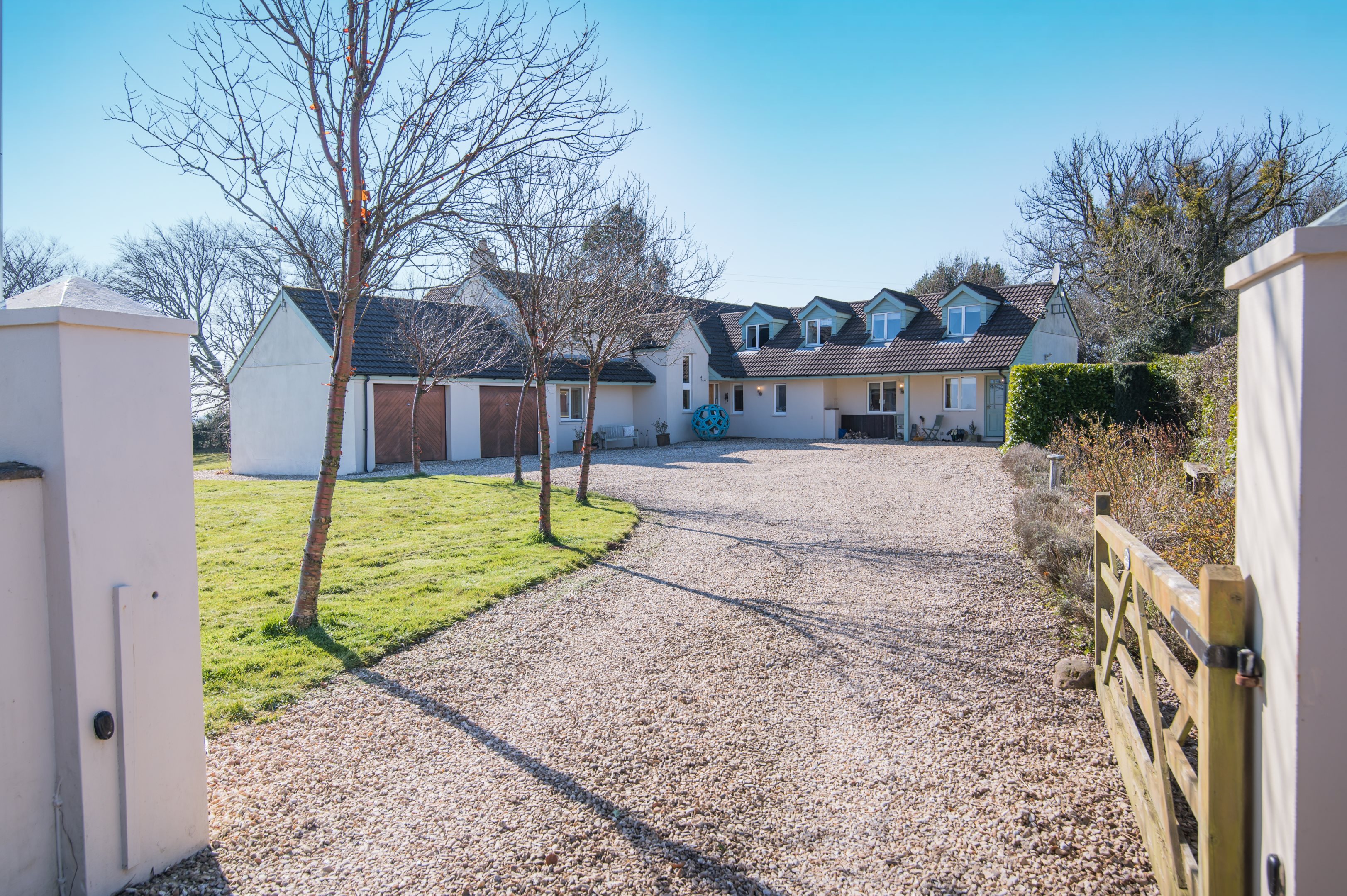 5 bedroom detached house for sale 0
