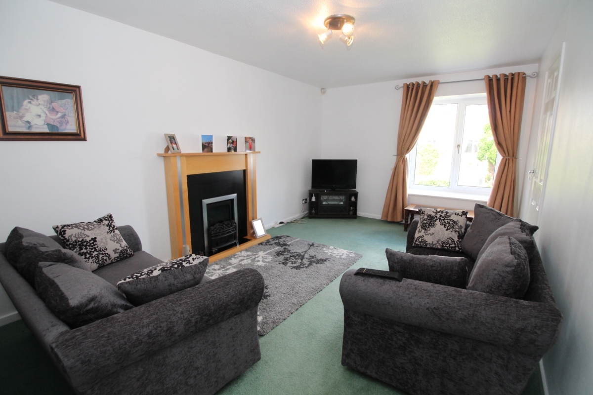 Free property report 142 Park Lea, Bradley, Huddersfield, HD2 1QR Chimnie