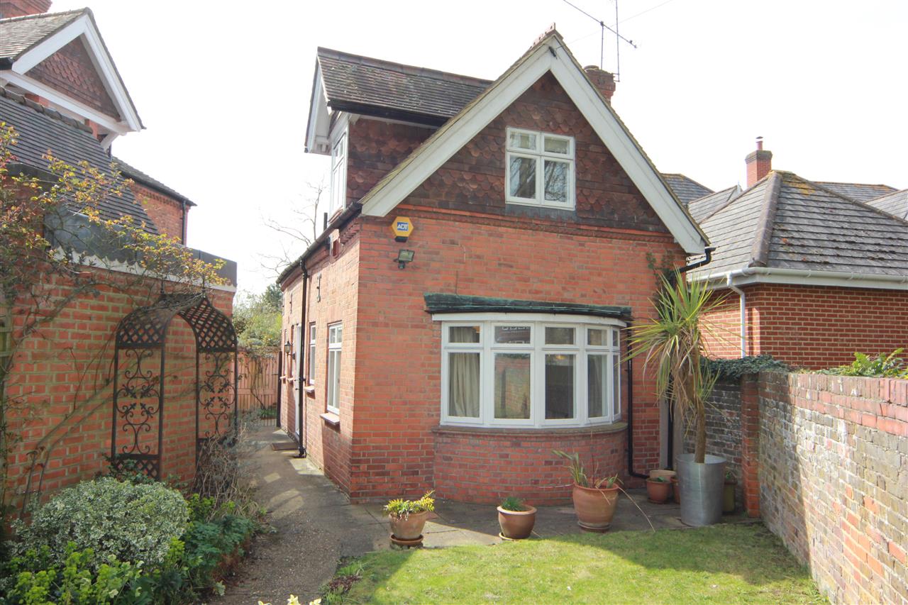 Free property report 4a, Bolton Avenue, Windsor, SL4 3JB - Chimnie