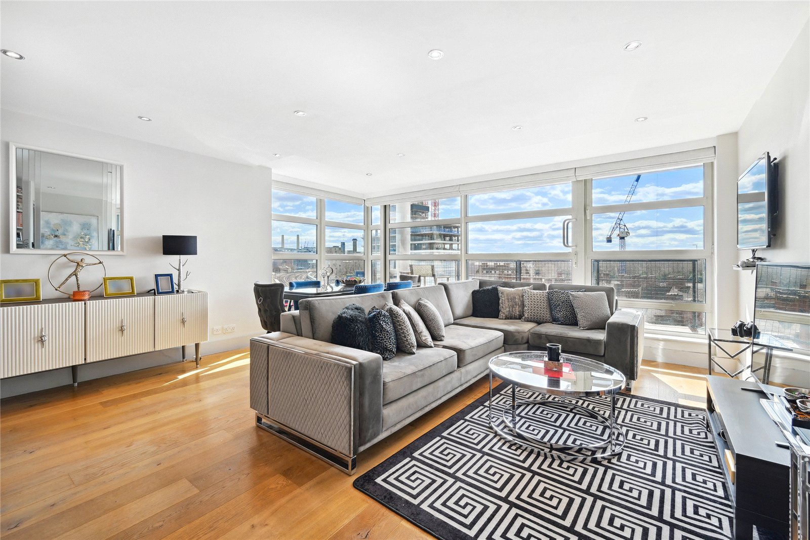 3 bedroom flat for sale 0