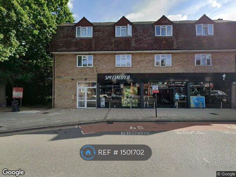 Flat, Cromwell House High St, Ruislip photo 2