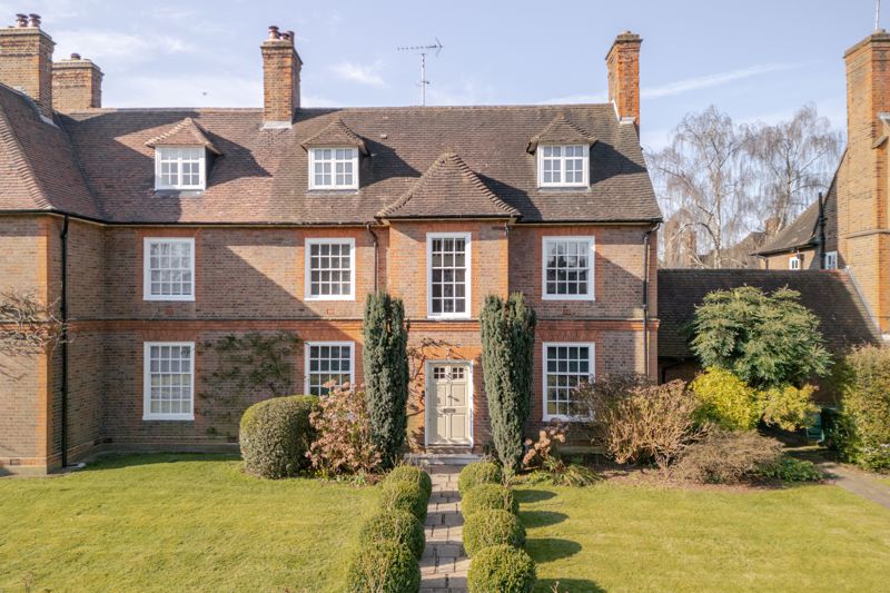 5 bedroom semi-detached house for sale 0