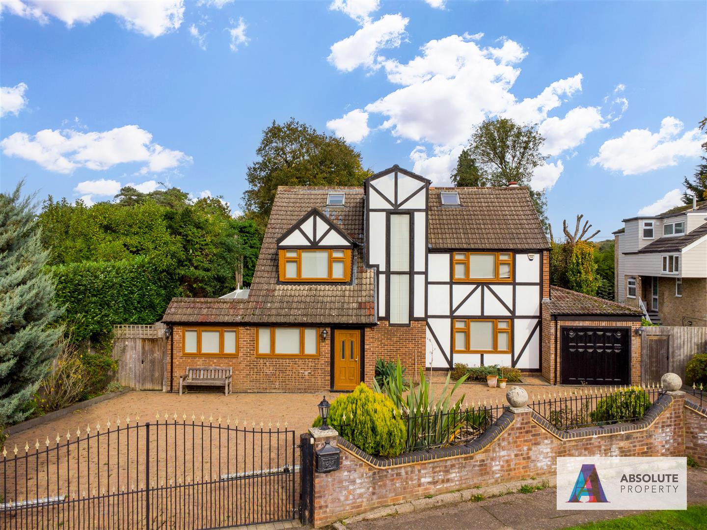 6 bedroom detached house for sale 0