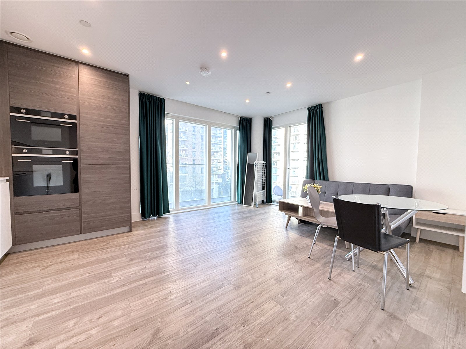 2-bed flat on 405 Cobham House,, 10, Pegler Square, LONDON, £2,200/mo