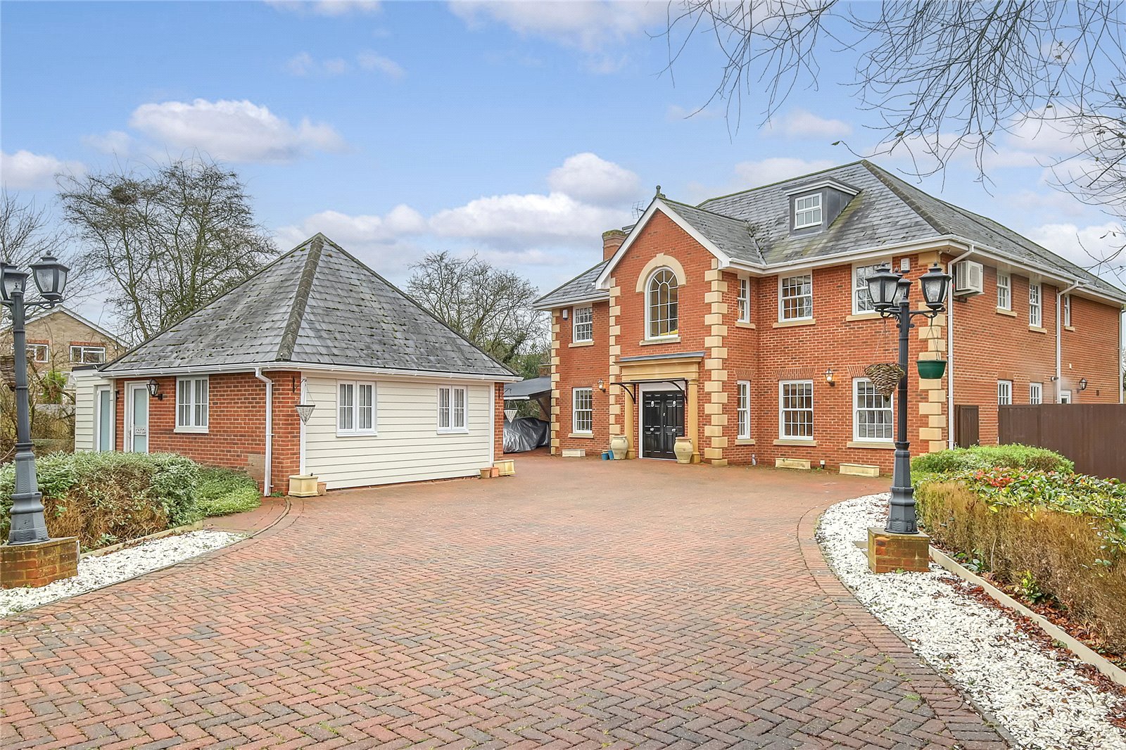 6 bedroom detached house for sale 0