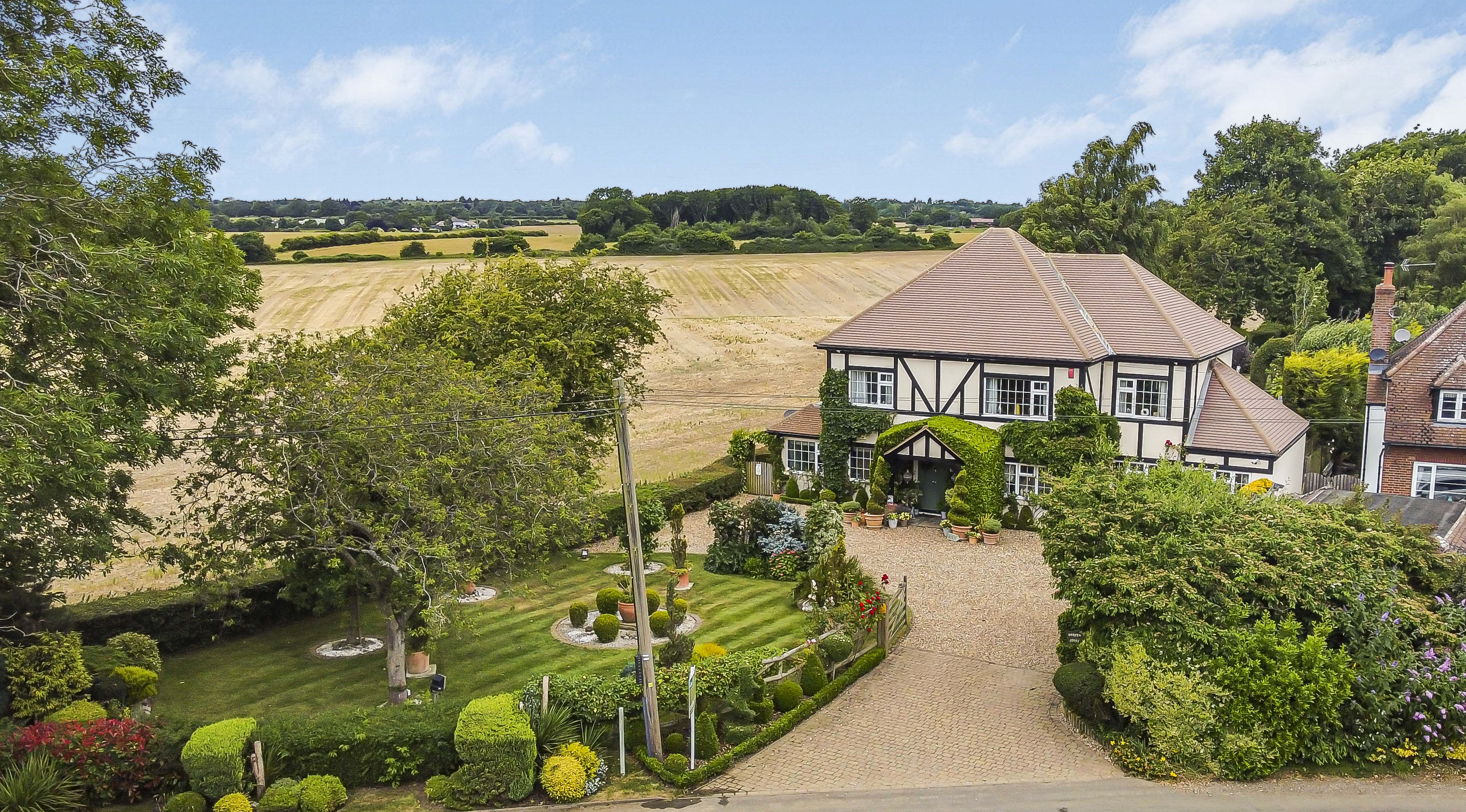 5 bedroom detached house for sale 0
