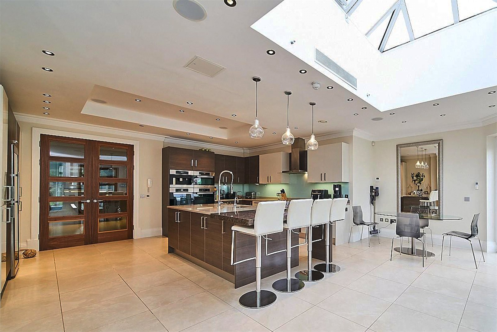 6 bedroom detached house for sale 0