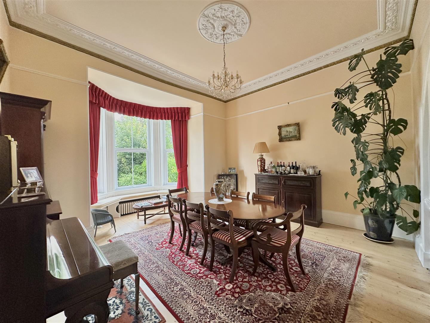 8 bedroom detached house for sale 0