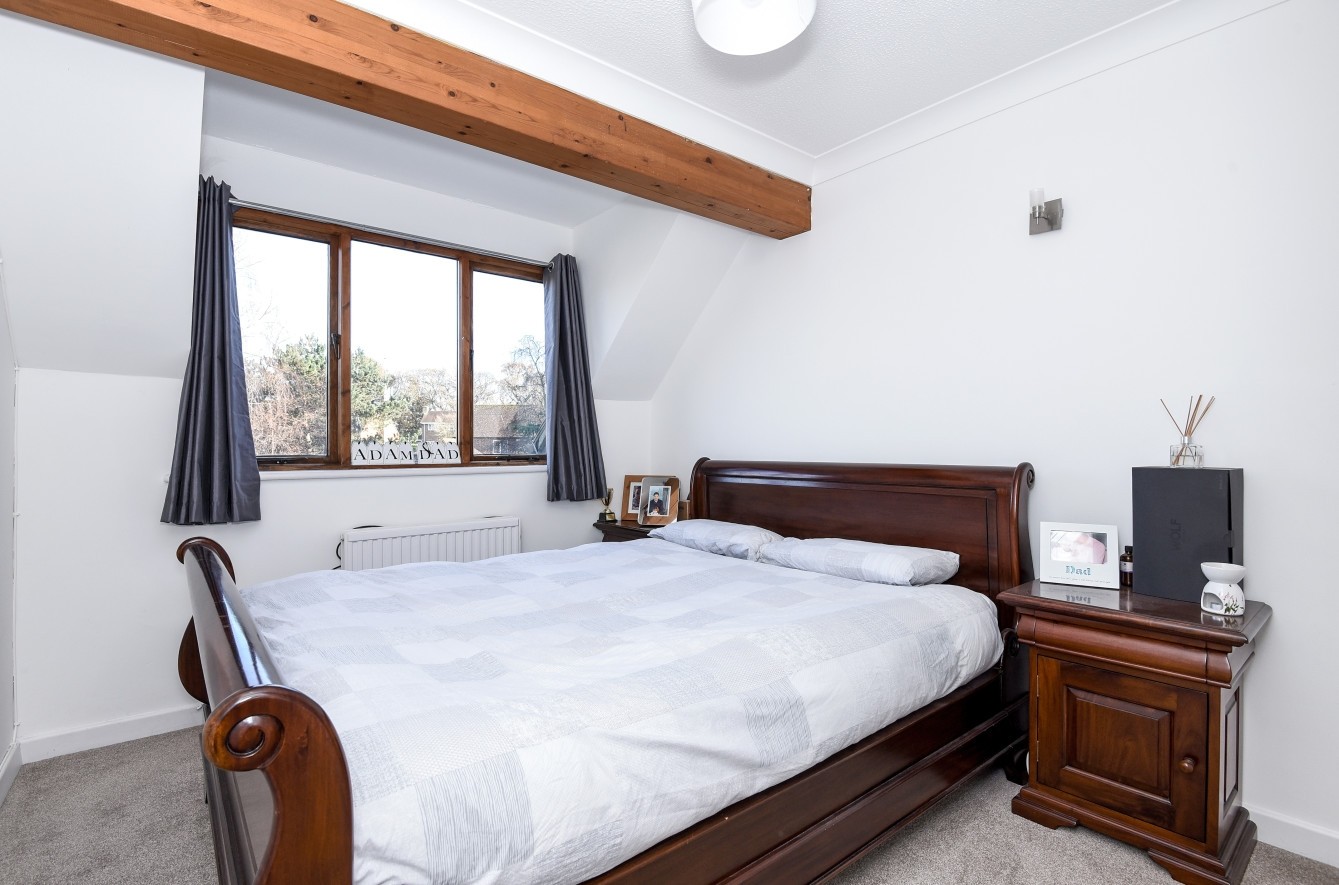 Free property report 11 Selham Close, Chichester, PO19 5BZ Chimnie