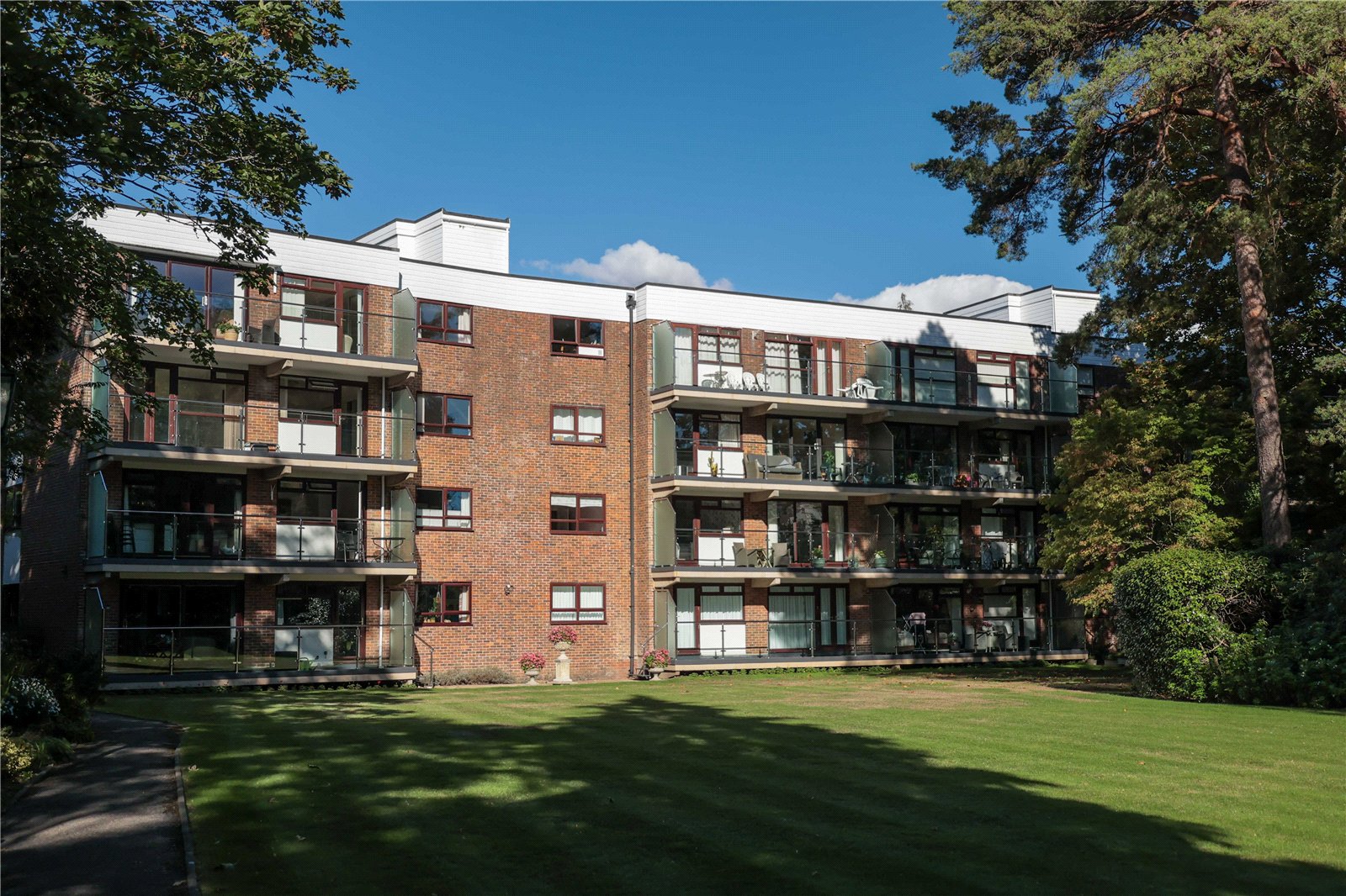 Flat 11, Martello House, 2, Western Road, Dorset photo 4