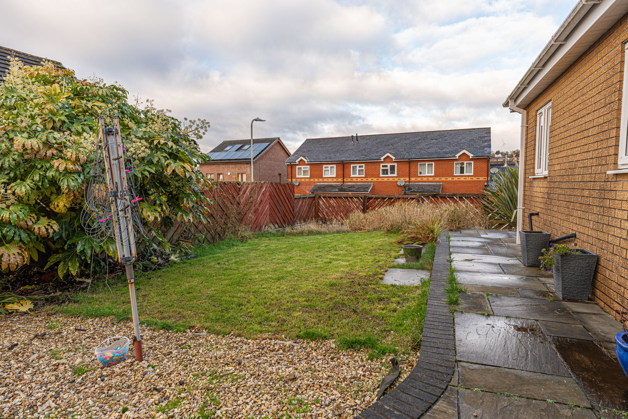 31 Millfield, Treharris photo 3