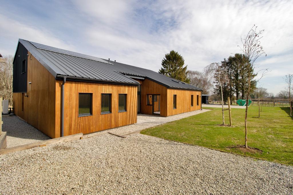 6 bedroom detached house for sale 0