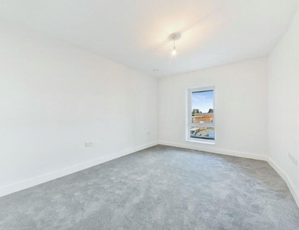 36 Dover Court, Dominion Road, Southall photo 5