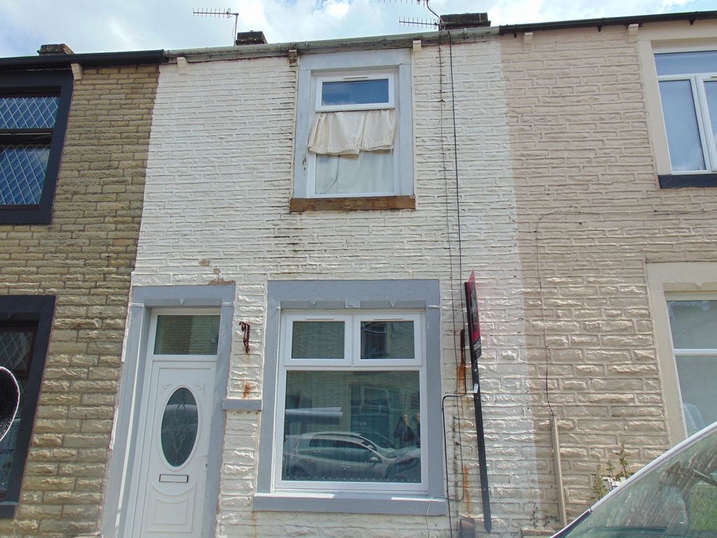2-bed house on 17, Williams Road, Burnley, £99,999
