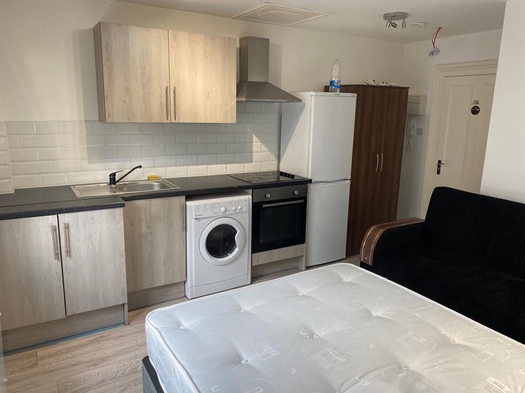 Flat 7, 45 High Street Croydon, London photo 5